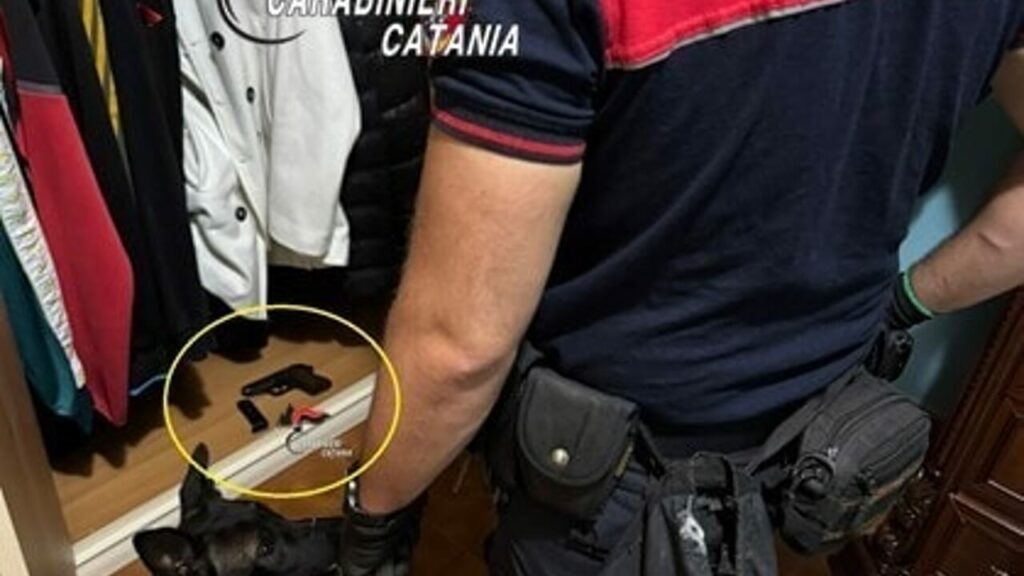 foto arresto 19enne pistola rubata