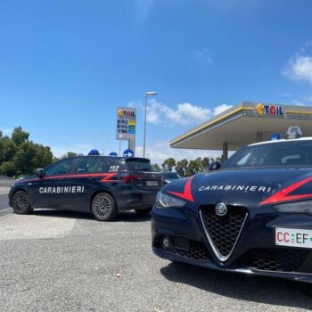 Rapina in distributore benzina vicino Roma, un morto