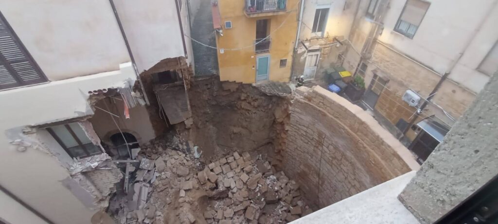 crollo ex ospedale