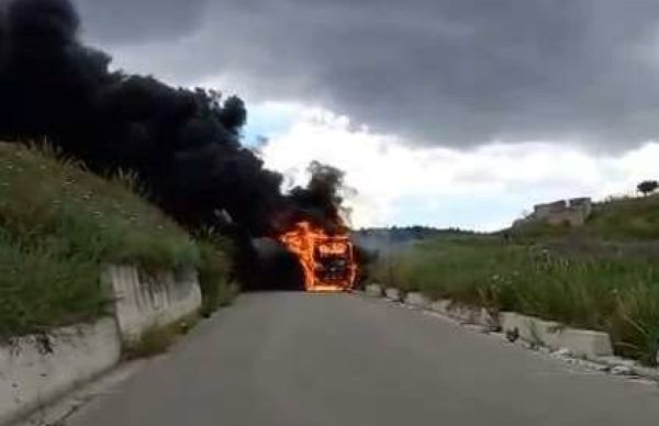 fuoco autobus di linea