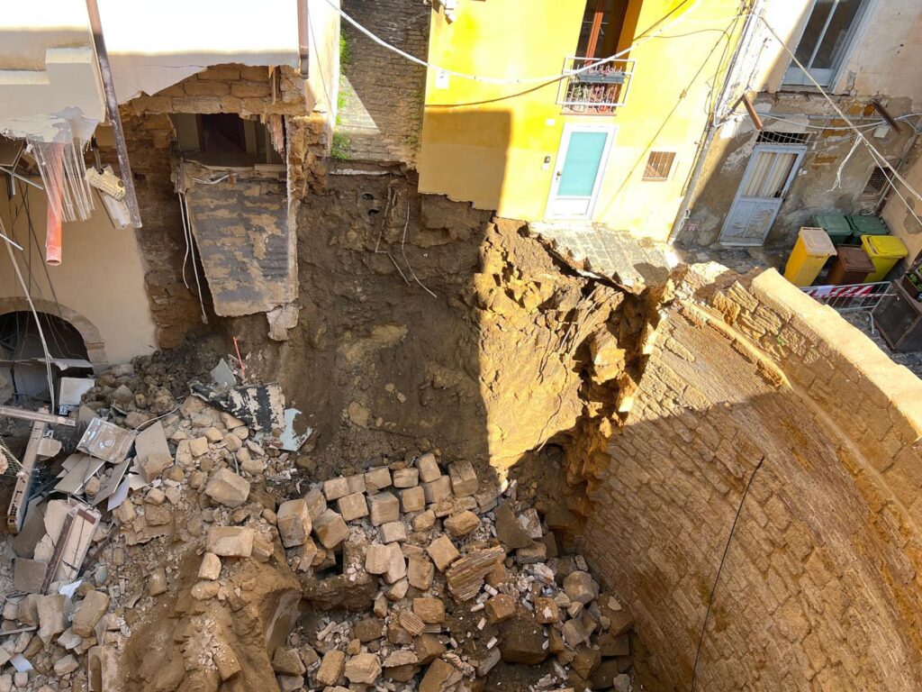 muro crollato ex ospedale